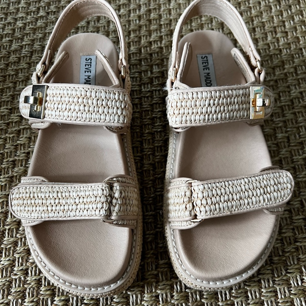 Steve Madden Bigmona Raffia Sandals in 8.5